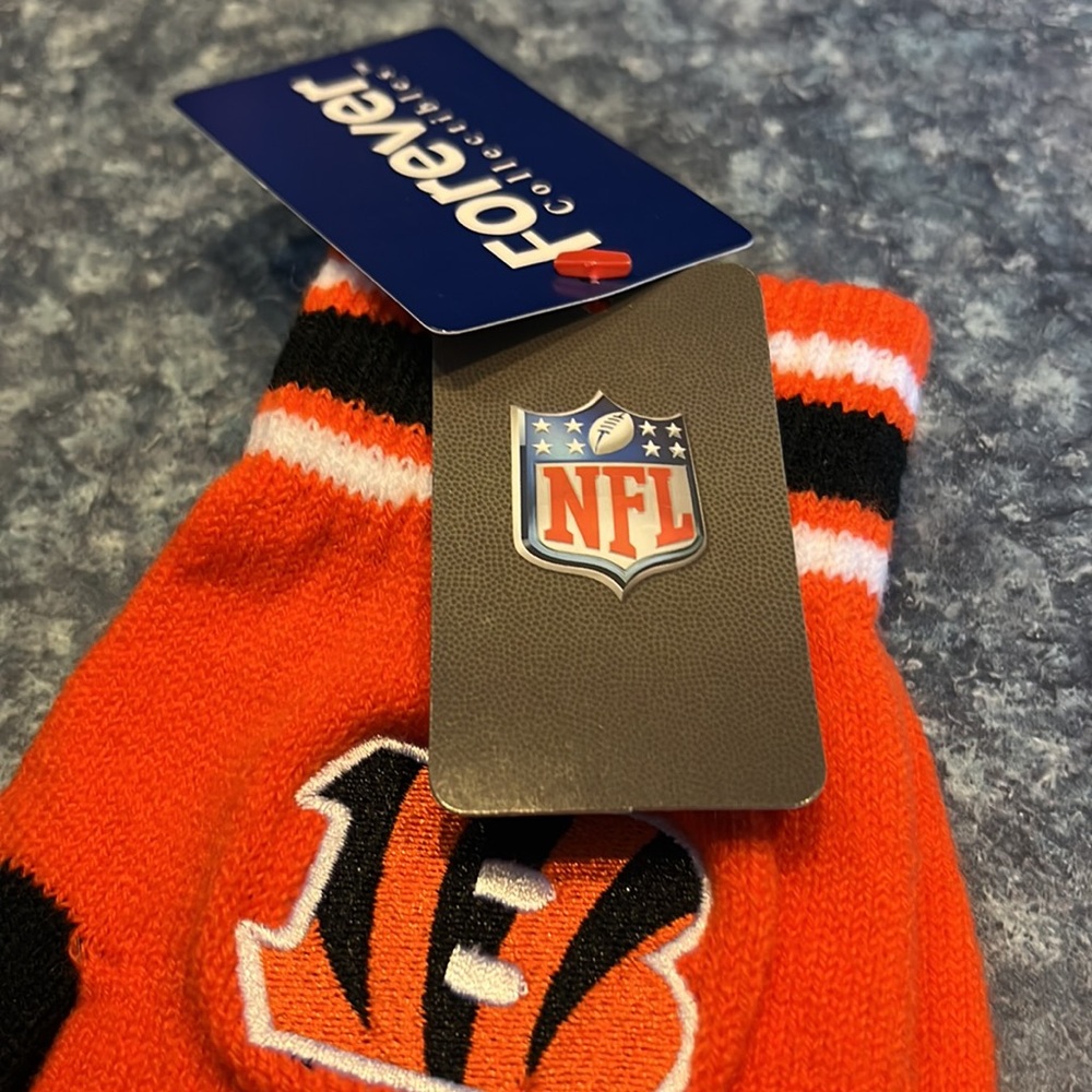 NEW Official NFL Cincinnati Bengals knit gloves - Picture 2 of 4